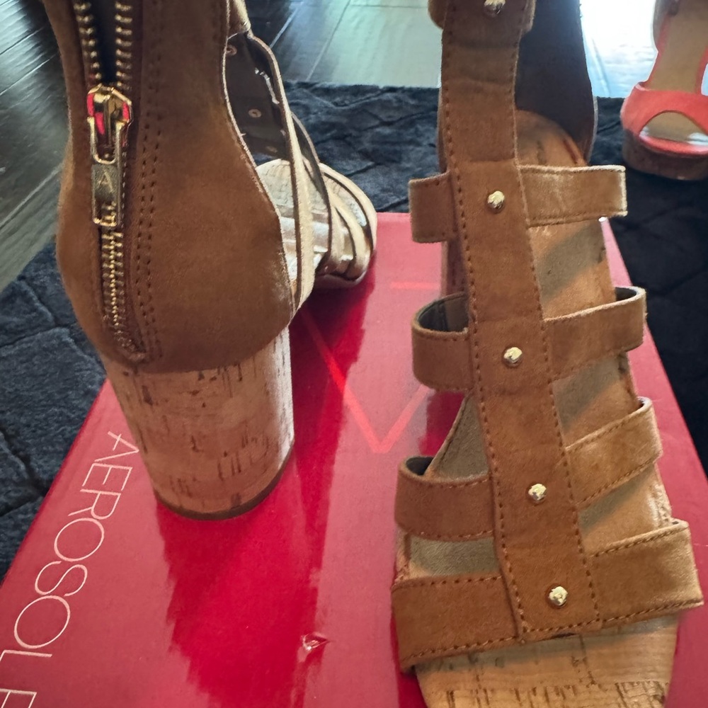 AEROSOLES Tan Heels with Strappy Design New